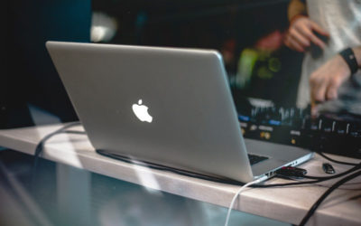 Top 5 Reasons to Hire a Wedding DJ