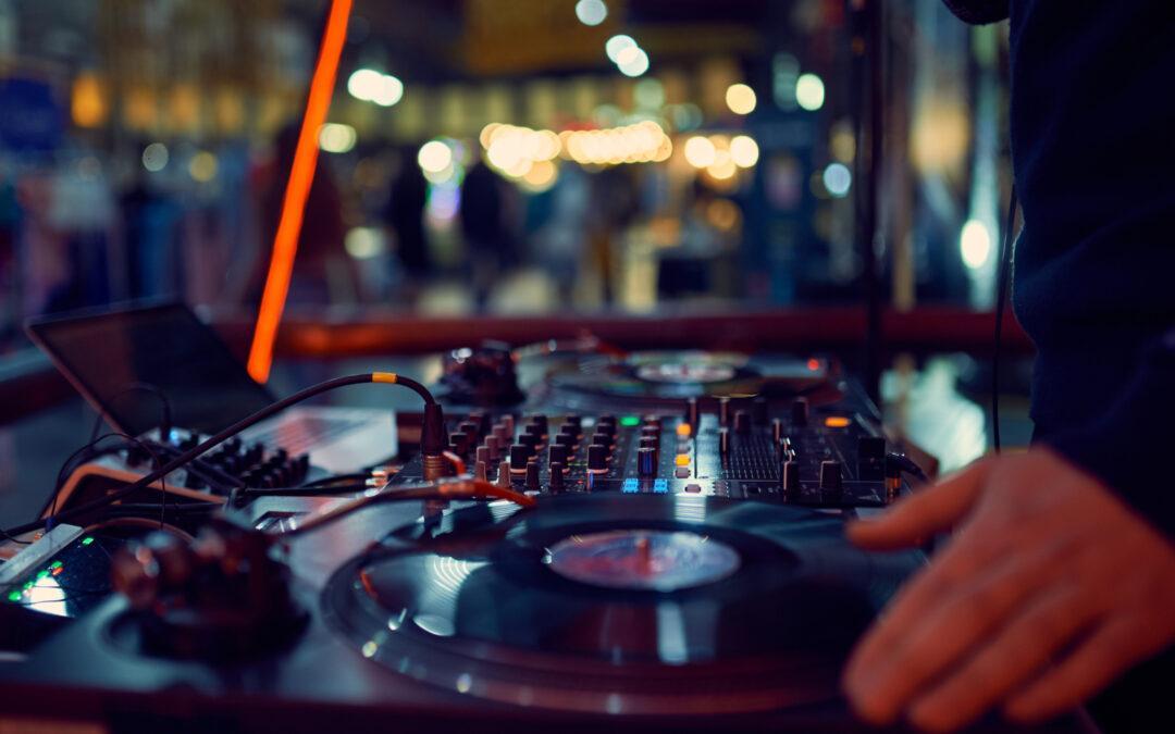 Cleveland Wedding Music: Should your Dj take requests?